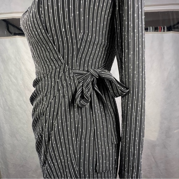 ASTR The Label Jolene Dress Black Striped Faux-Wrap Mini Shift Size XS - Picture 4 of 9
